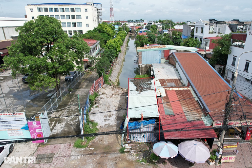 Cụ ông 83 tuổi ở Hải Phòng nguy cơ vô gia cư khi ngôi nhà tạm bị giải tỏa - 2 Cụ ông 83 tuổi ở Hải Phòng nguy cơ vô gia cư khi ngôi nhà tạm bị giải tỏa - 2