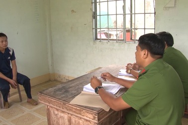 Giả làm chú rể đến tiệm mua vàng rồi cướp giật