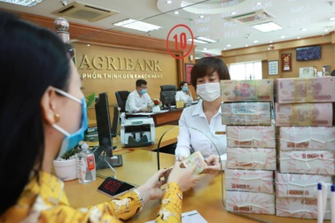 "Big 4" ôm 4,9 triệu tỷ đồng, lãi suất huy động tháng 8 biến đổi thế nào?