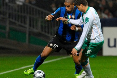 Vô kỷ luật, Adriano sắp bị Mourinho "đá" ra đường?