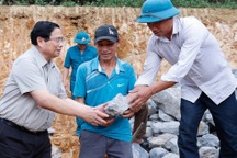 Thủ tướng: Nâng mức hỗ trợ, tạo phong trào xóa nhà tạm khắp cả nước