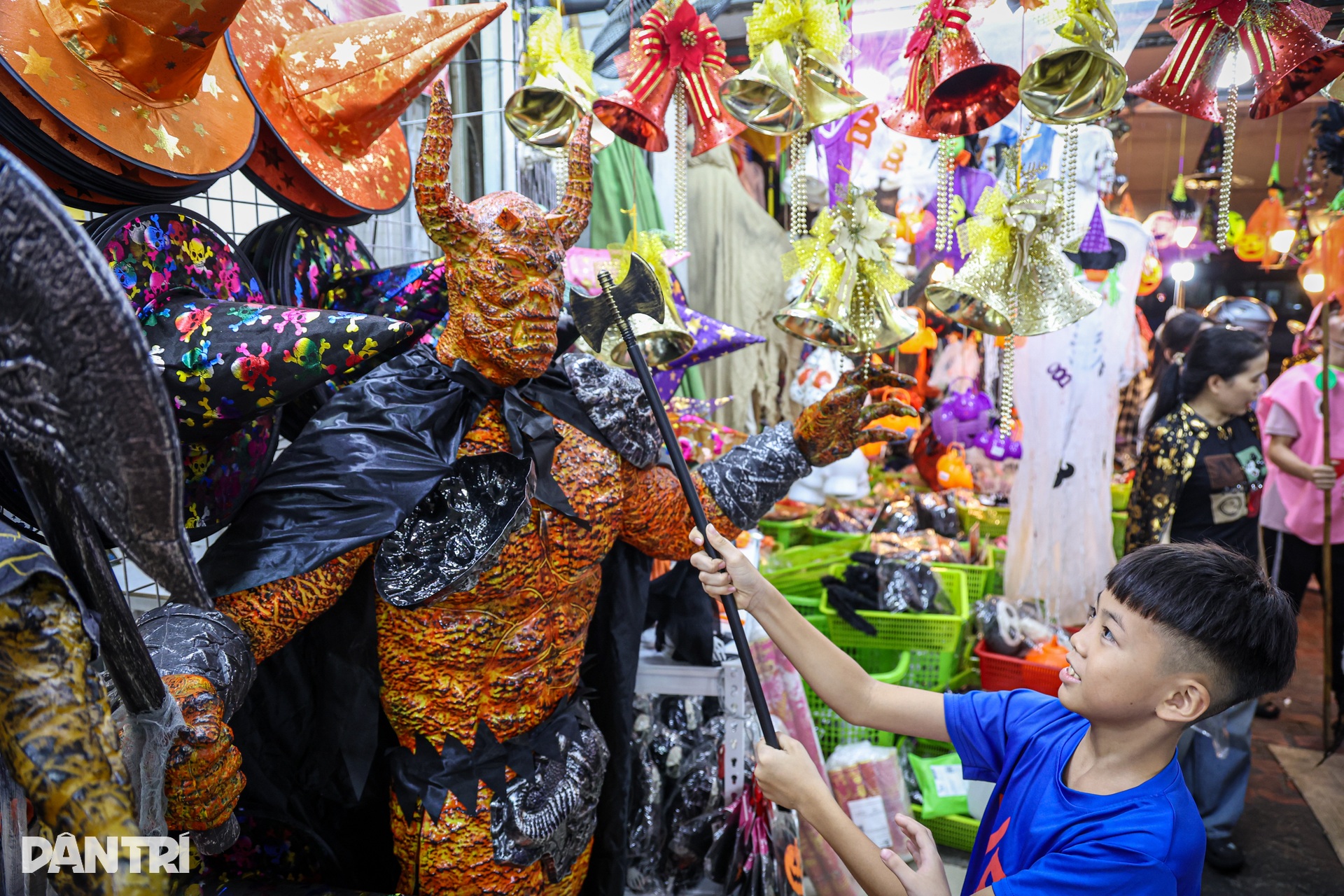 Phố Halloween giữa lòng TPHCM: Đèn vẫn sáng, khách chẳng về - 7 Phố Halloween giữa lòng TPHCM: Đèn vẫn sáng, khách chẳng về - 7