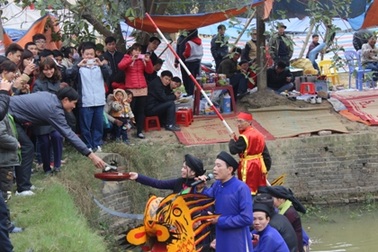 Nhiều "hạt sạn" làm xấu hình ảnh hội Lim xứ Kinh Bắc