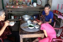 "Cháu không có bố, còn mẹ bị người ta giết rồi !..."