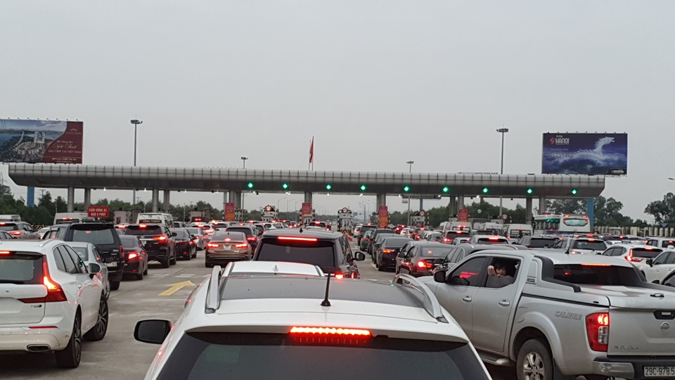 Hà Nội: Cửa ngõ phía nam ùn tắc chiều mùng 5 tết - 15 Hà Nội: Cửa ngõ phía nam ùn tắc chiều mùng 5 tết - 15