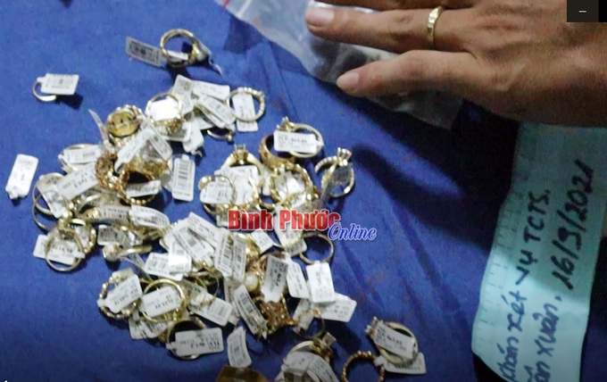 Bình Phước: Khởi tố nữ nhân viên trộm số vàng trị giá hơn 9,5 tỷ đồng - Ảnh 2. Bình Phước: Khởi tố nữ nhân viên trộm số vàng trị giá hơn 9,5 tỷ đồng - Ảnh 2.
