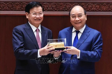 Chủ tịch nước dự Lễ trao tặng công trình Nhà Quốc hội Lào