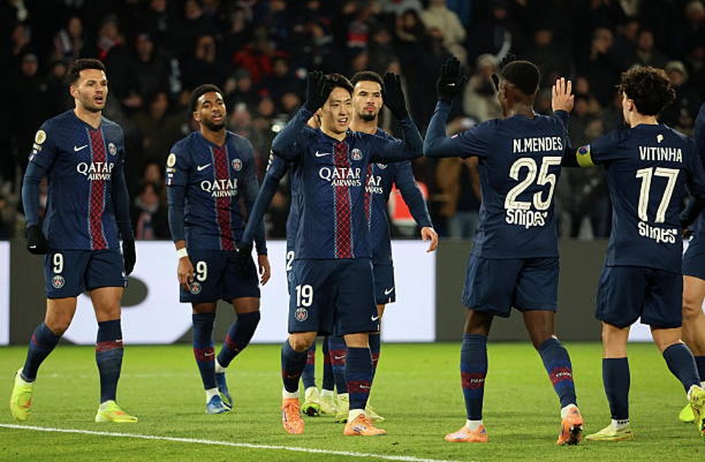 Bayern Munich ngược dòng ngoạn mục, PSG đòi lại ngôi đầu Ligue 1 - 2