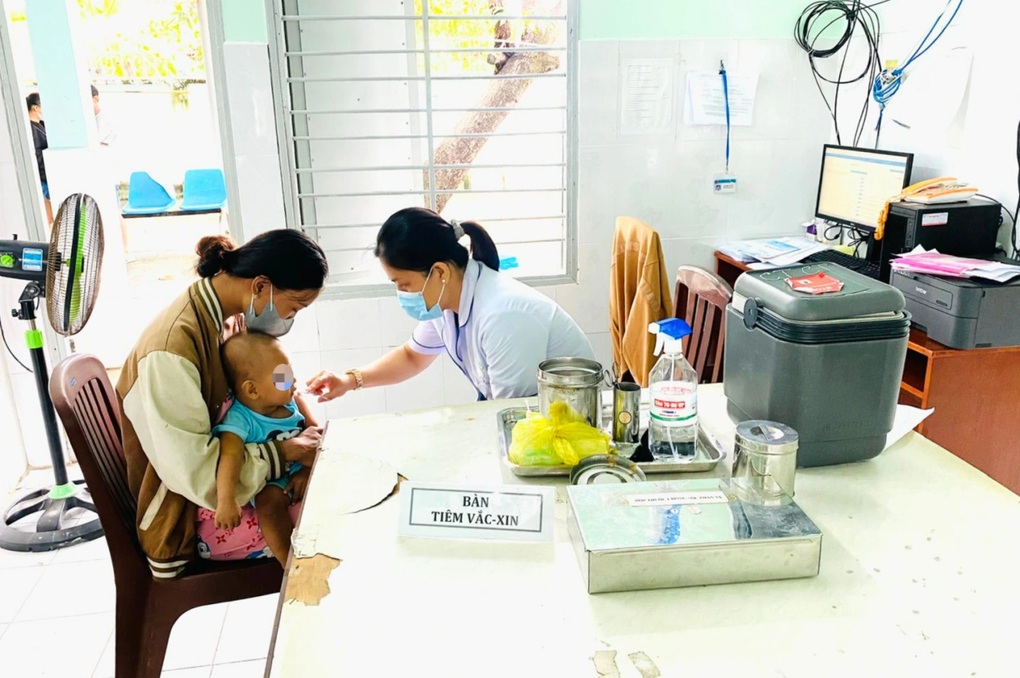 TPHCM: Nhiều trẻ nguy cơ cao được tiêm vaccine sởi trong 2 ngày nghỉ lễ 2/9 - 4 TPHCM: Nhiều trẻ nguy cơ cao được tiêm vaccine sởi trong 2 ngày nghỉ lễ 2/9 - 4