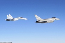 Khoảnh khắc tiêm kích “cuồng phong” Anh chặn “hổ mang chúa” Su-30 của Nga