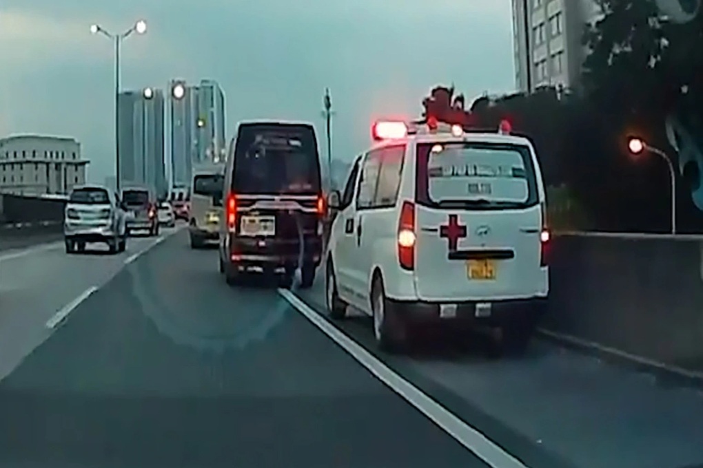 5 loại xe không nên chạy bám đuôi khi đi trên đường - 4