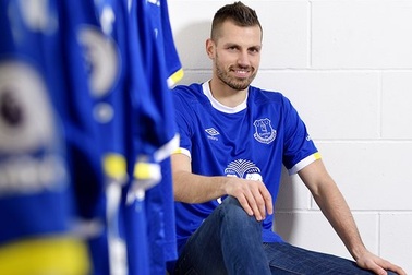 Schneiderlin chính thức rời MU