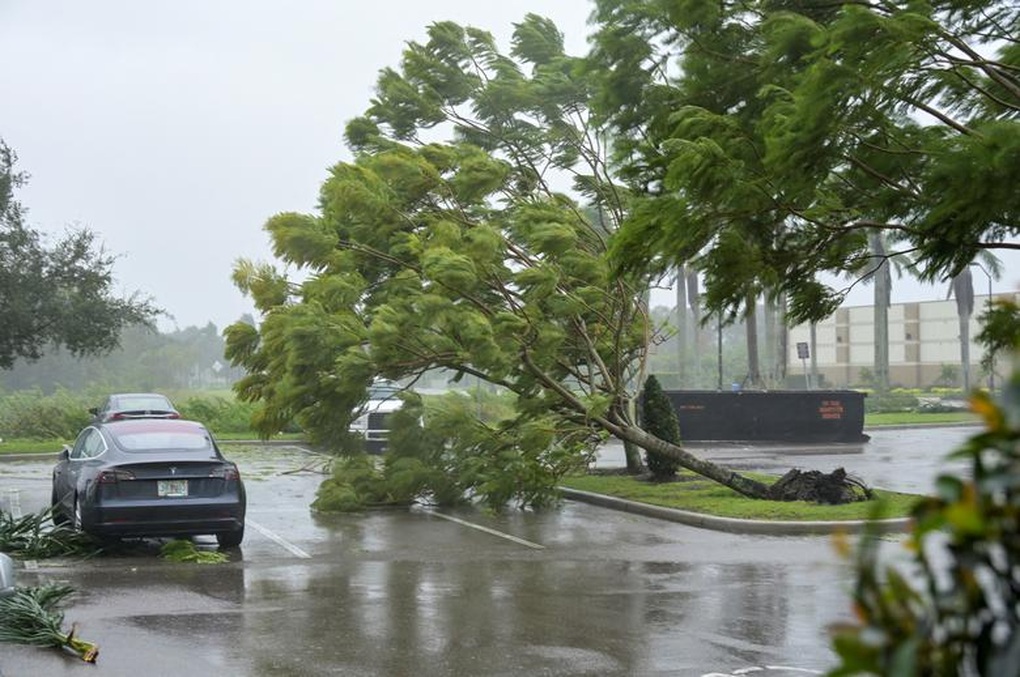 Florida đối mặt với trận bão chết chóc nhất trong lịch sử - 2 Florida đối mặt với trận bão chết chóc nhất trong lịch sử - 2