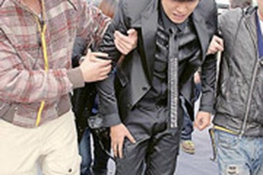 Náo loạn buổi họp báo của La Chí Tường tại Hồng Kông