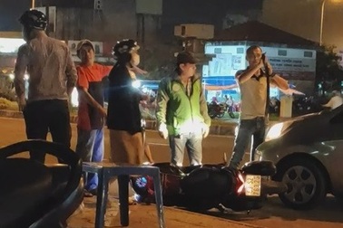 Hà Nội: Tài xế ô tô bị đánh "hội đồng" sau va chạm giao thông