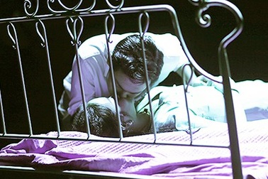 Học sinh chuyên Ams tái hiện "nụ hôn đánh thức" trên sân khấu nhạc kịch