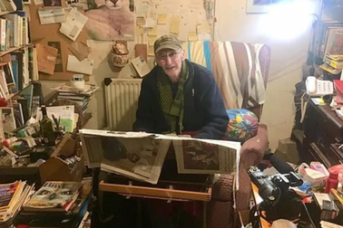 Ấm lòng chuyện cả thị trấn chung tay sửa nhà lụp xụp cho cụ già nghèo khó