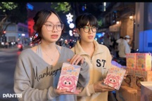 Bán Baby Three ở vỉa hè, cặp đôi Gen Z kiếm hàng chục triệu đồng mỗi tháng