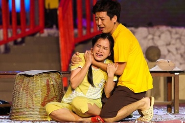 Trường Giang và tiếng cười của cậu bé mồ côi mẹ