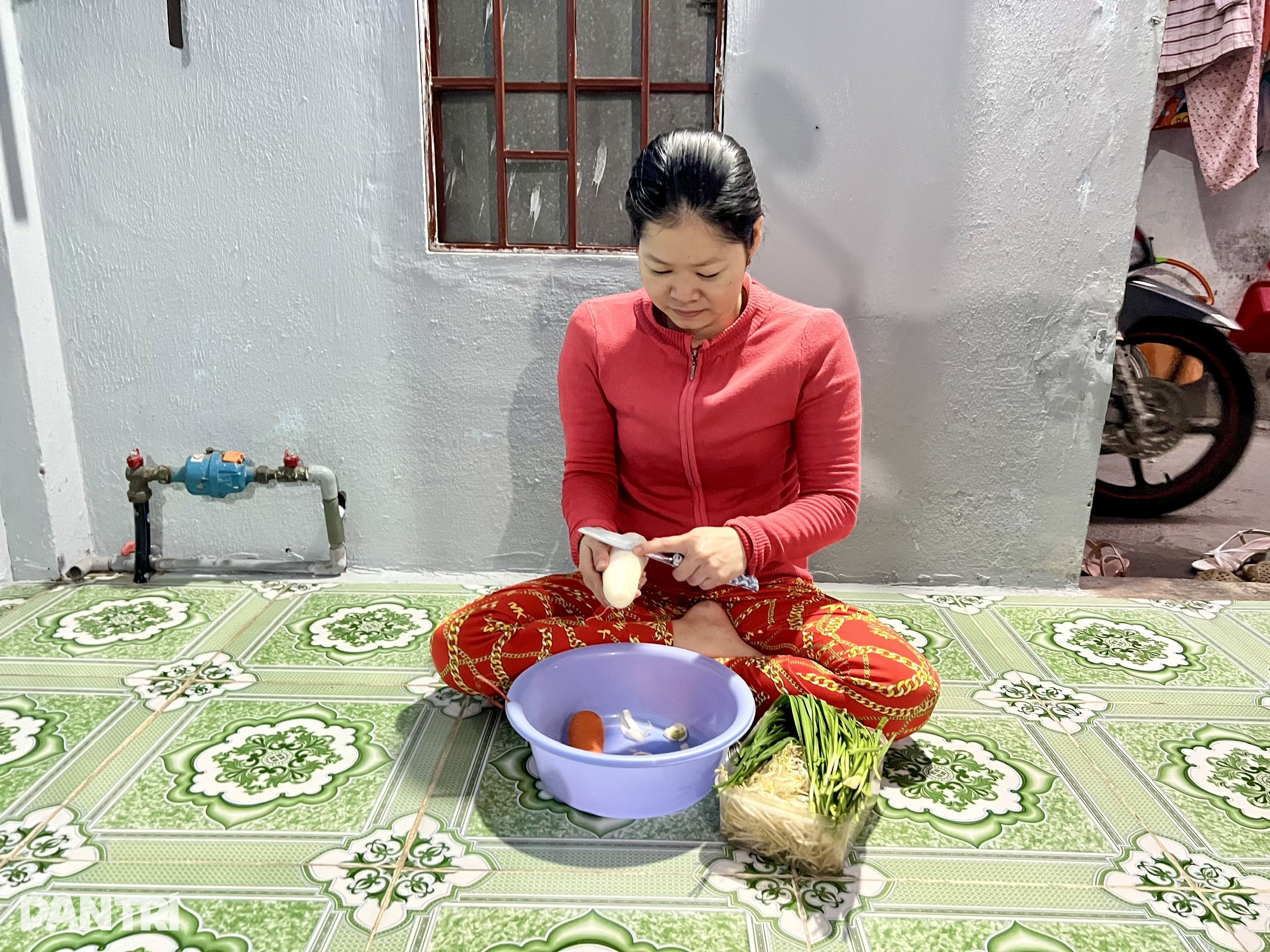 Vyčerpaní dělníci ve městě zvažují ústup - 3  Kiệt sức giữa thành phố, công nhân tính chuyện lui quân - 3