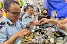 Hơn 1.500 vụ bán hàng giả, hàng nhái trong một tháng cao điểm