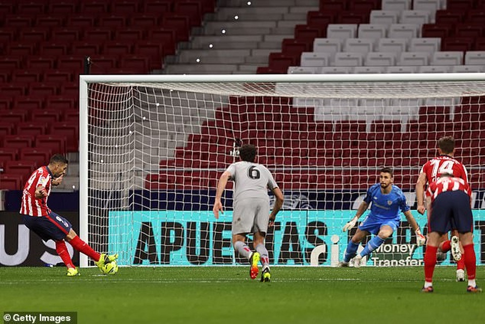 Luis Suarez ghi bàn, Atletico bứt phá trước Barcelona và Real Madrid - 8 Luis Suarez ghi bàn, Atletico bứt phá trước Barcelona và Real Madrid - 8