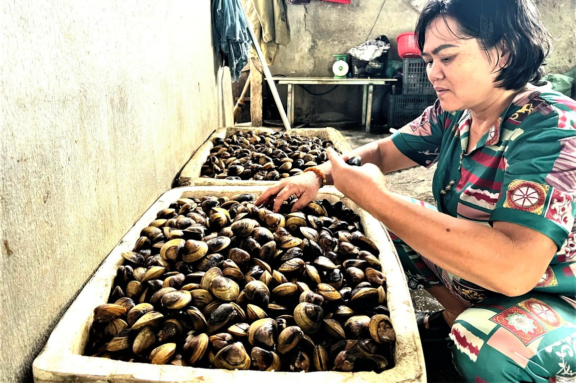 Con đặc sản nằm ở đáy sông Hương khiến cả nông dân và nhà khoa học đều lo một dự báo xấu - 2 Con đặc sản nằm ở đáy sông Hương khiến cả nông dân và nhà khoa học đều lo một dự báo xấu - 2