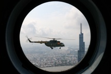 Ngắm dàn tiêm kích, trực thăng bay tập luyện trên bầu trời TPHCM