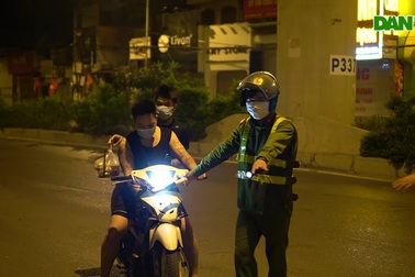 Theo chân 8 tổ công tác đặc biệt lên đường tuần tra đêm ở Hà Nội