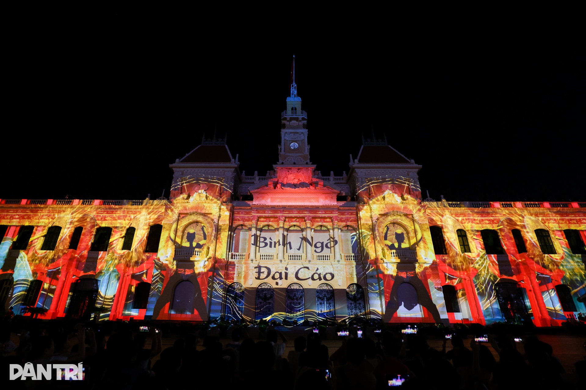 Tòa nhà UBND TPHCM lung linh trong đêm trình diễn 3D mapping quốc tế - 12 Tòa nhà UBND TPHCM lung linh trong đêm trình diễn 3D mapping quốc tế - 12
