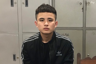 Mâu thuẫn tình cảm, dùng kéo đâm bạn gái trọng thương