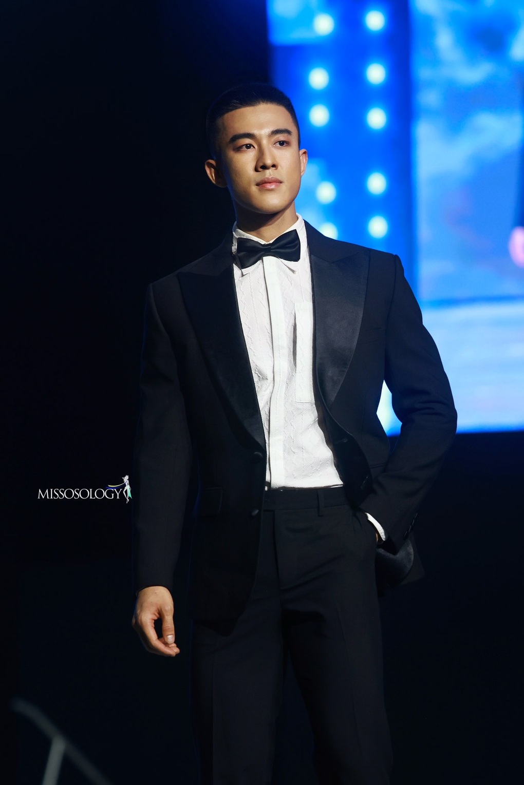 Doan Cong Vinh reached the top 10 of Mister International, going on to compete in Mister Global - 2 Đoàn Công Vinh đạt top 10 Nam vương Quốc tế, đi thi tiếp Nam vương Toàn cầu - 2