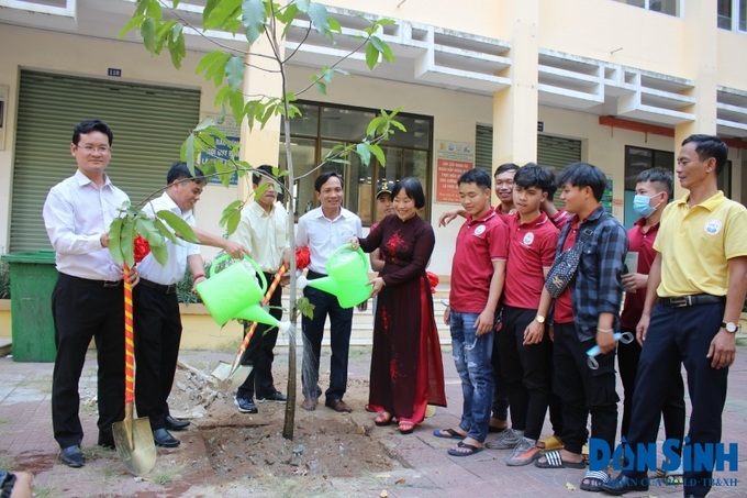 Phong trào “Tết trồng cây” - Đời đời nhớ ơn Bác Hồ là truyền thống tốt đẹp của dân tộc và cũng đã trở thành truyền thống của Nhà trường mỗi dịp Xuân về.