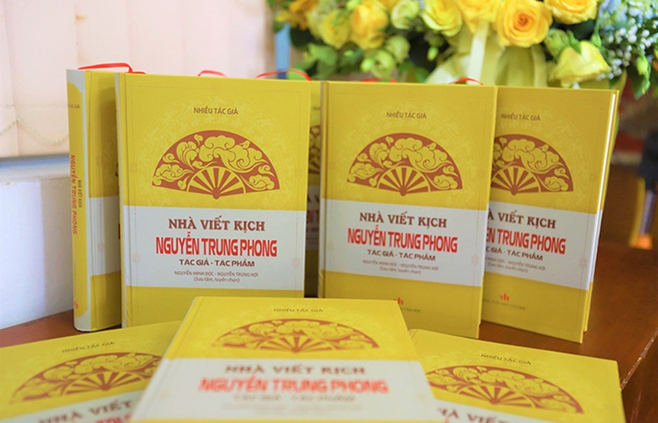 Nhà viết kịch Nguyễn Trung Phong nặng tình với dân ca Ví, Giặm - 1 Nhà viết kịch Nguyễn Trung Phong nặng tình với dân ca Ví, Giặm - 1