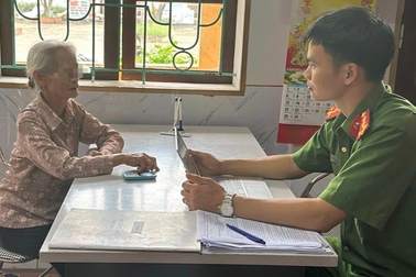 Cách thoát bẫy lừa đảo giúp bà lão không mất 900 triệu đồng