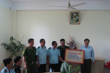 Thưởng “nóng” cho các lực lượng liên tiếp bắt ngà voi, sừng tê giác số lượng khủng