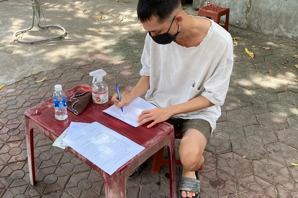 Lái ô tô ra đường, nam thanh niên đối diện mức phạt 42 triệu đồng - 1 Lái ô tô ra đường, nam thanh niên đối diện mức phạt 42 triệu đồng - 1