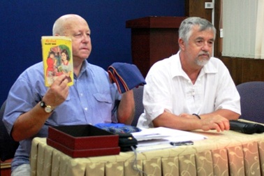 Tiếp cận cựu binh Úc giữ cuốn sổ thơ người lính Việt suốt 40 năm