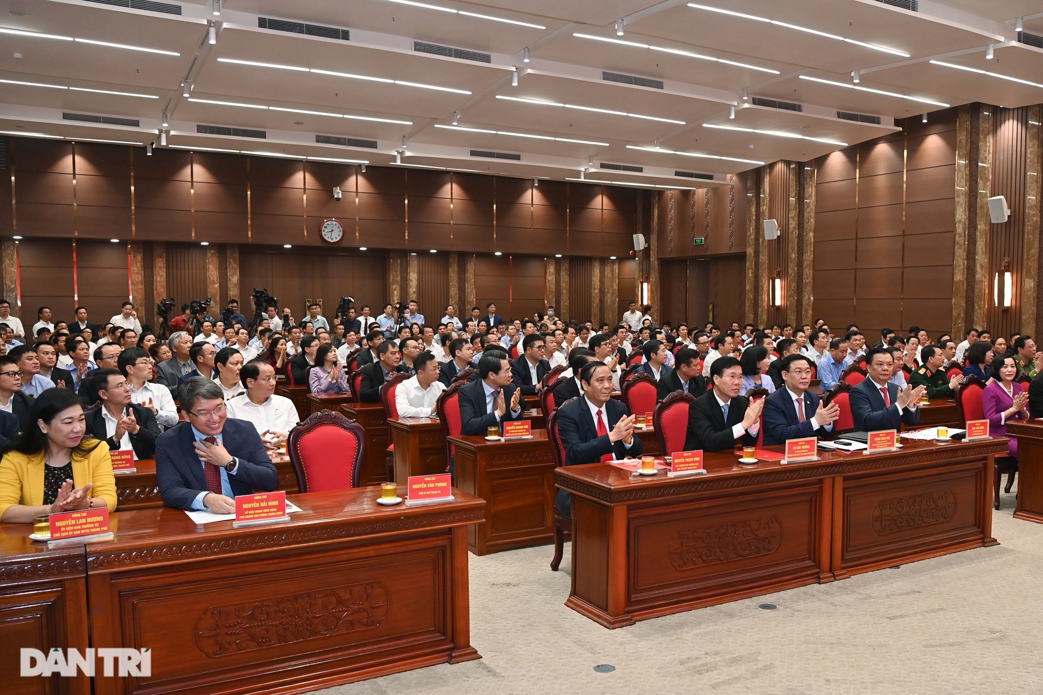 Lễ nhậm chức Bí thư Thành ủy Hà Nội của ông Đinh Tiến Dũng - 3 Lễ nhậm chức Bí thư Thành ủy Hà Nội của ông Đinh Tiến Dũng - 3
