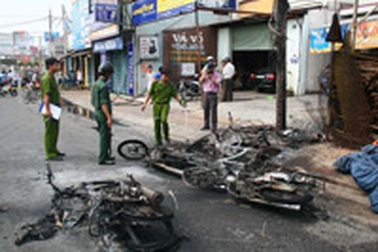 Hỏa hoạn kinh hoàng vì đổ can xăng 30 lít