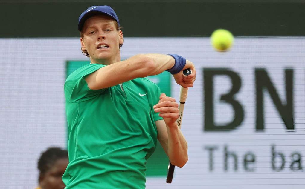 Sinner faces Djokovic in Roland Garros semi-finals - 2 Sinner chạm mặt Djokovic tại bán kết Roland Garros - 2