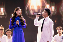 Hoa hậu Mai Phương gây ấn tượng khi đánh đàn guitar, song ca cùng Quân A.P