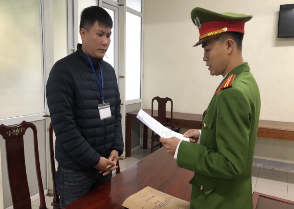 Tài xế xe buýt không chấp hành biển báo, tông chết bé trai - 1 Tài xế xe buýt không chấp hành biển báo, tông chết bé trai - 1
