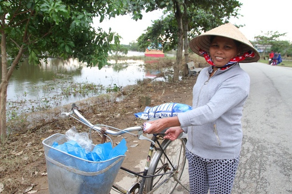 Nghĩa tình của bạn đọc Dân trí đến với người dân rốn lũ - 5 Nghĩa tình của bạn đọc Dân trí đến với người dân rốn lũ - 5