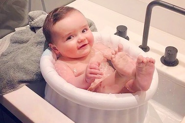 Những hành động không mong đợi đầy đáng yêu của bé