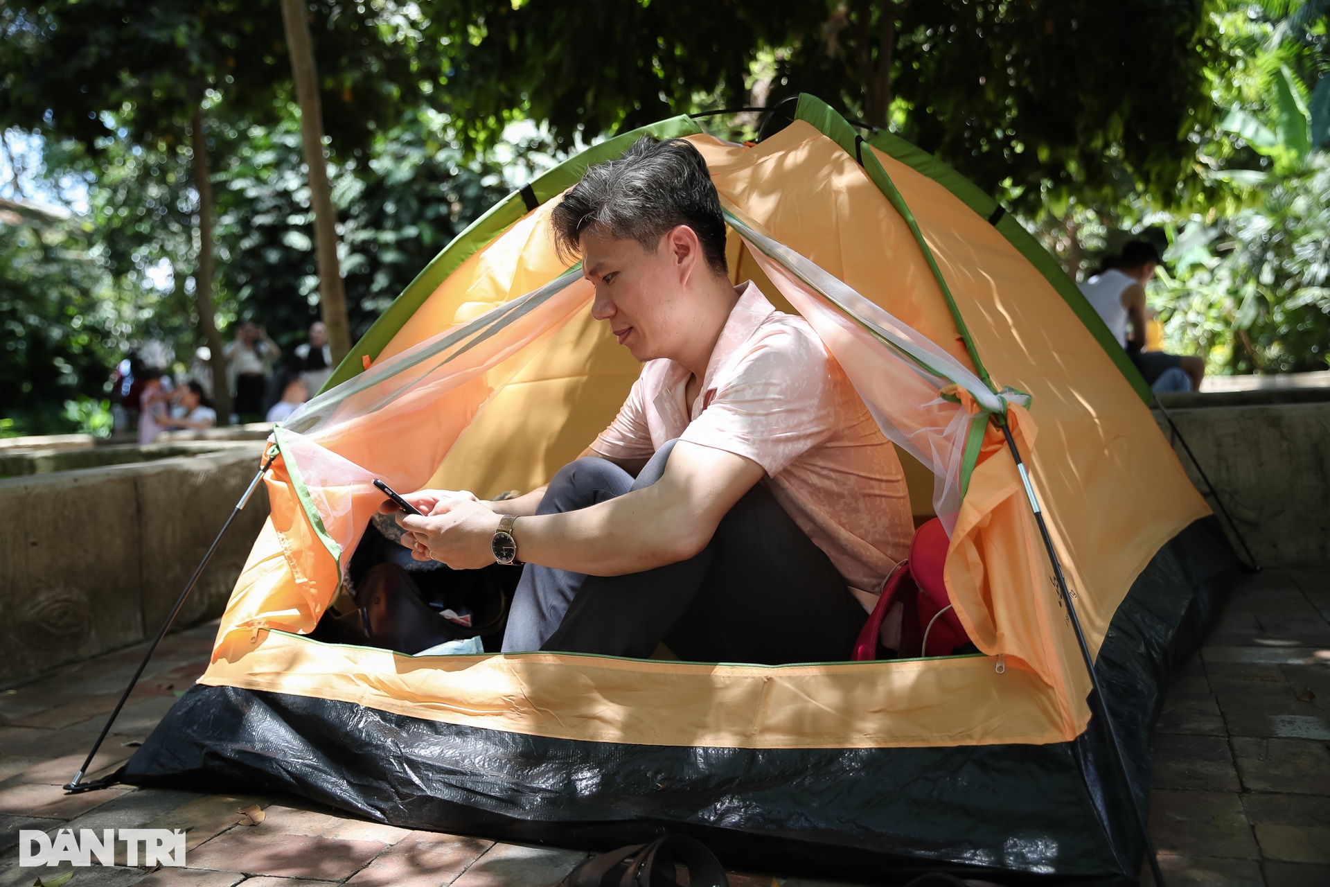Người dân TPHCM ùn ùn đổ về Thảo Cầm Viên tránh nóng - 8 Người dân TPHCM ùn ùn đổ về Thảo Cầm Viên tránh nóng - 8