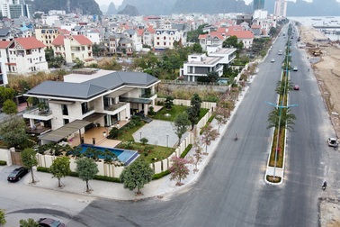 Mãn nhãn với loạt biệt thự xanh tại "phố nhà giàu"  ven biển Hạ Long