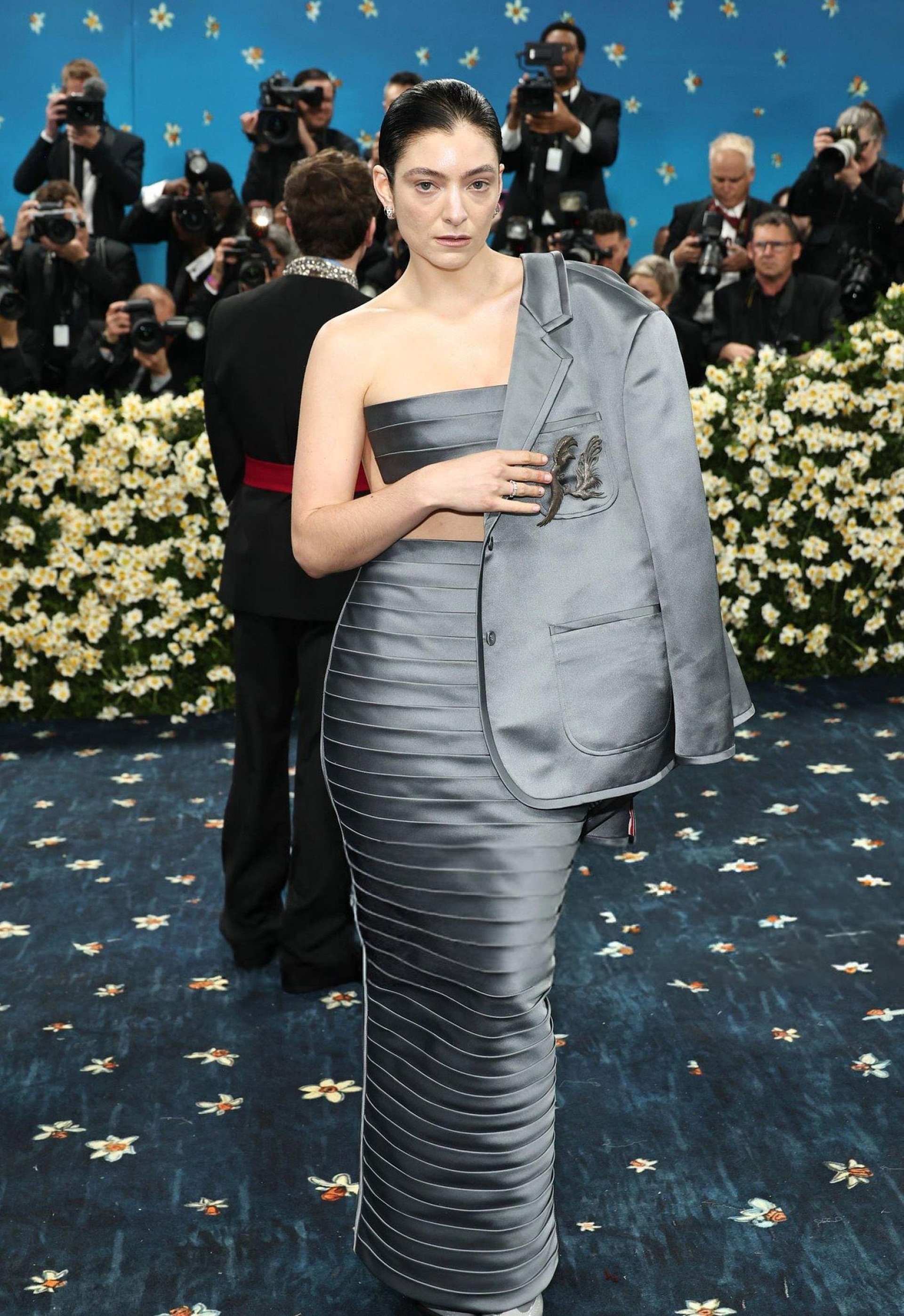 Kim Kardashian gây sốc khi vào top nghệ sĩ mặc thảm họa tại Met Gala - 6 Kim Kardashian gây sốc khi vào top nghệ sĩ mặc thảm họa tại Met Gala - 6