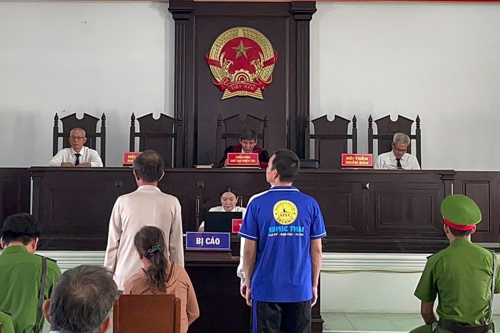 4 người hàng xóm cùng lĩnh án tù vì… gà, chó chết - 1 4 người hàng xóm cùng lĩnh án tù vì… gà, chó chết - 1