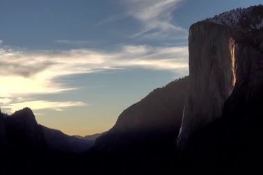 "Thác lửa" - hiện tượng thiên nhiên kỳ thú và hiếm gặp